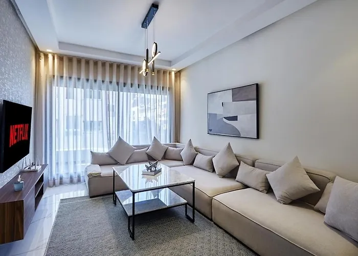 Your Home Away From Home 2 Bed Flat With Parking