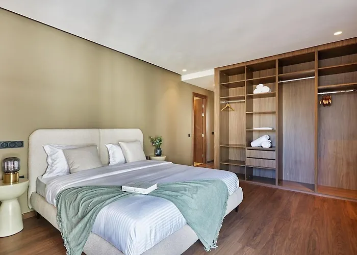 Your Home Away From Home 2 Bed Flat With Parking