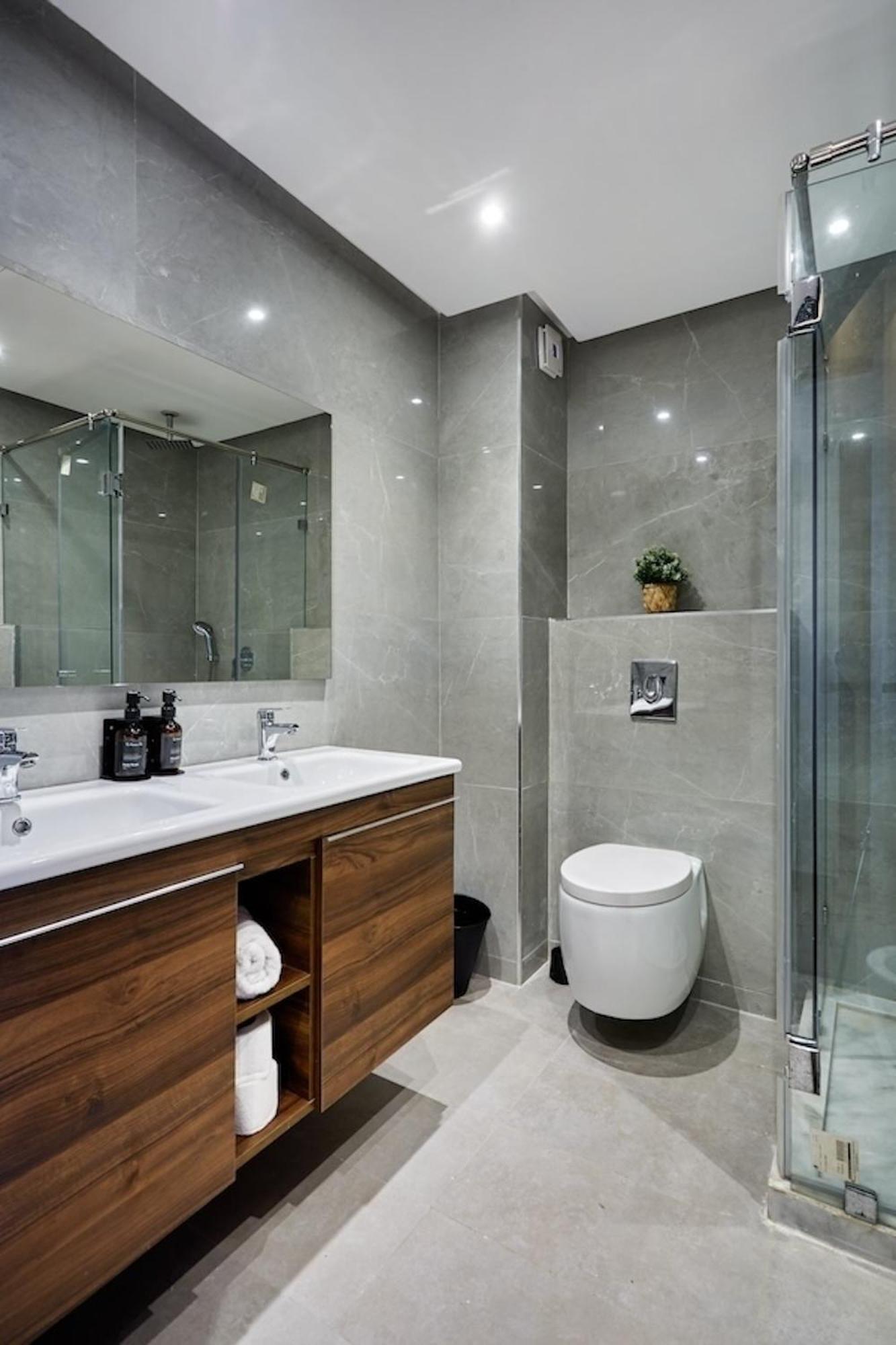 Your Away From 2 Bed Flat With Parking Apartamento